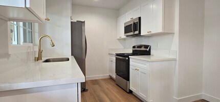 10435 Ashton Ave, Unit 10433 in Los Angeles, CA - Foto de edificio - Building Photo