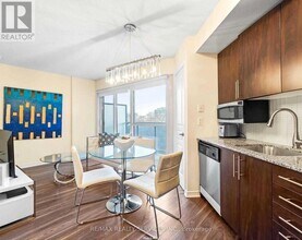 352 Front St W in Toronto, ON - Building Photo - Building Photo