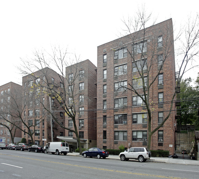 Saratogian in Bronx, NY - Foto de edificio - Building Photo