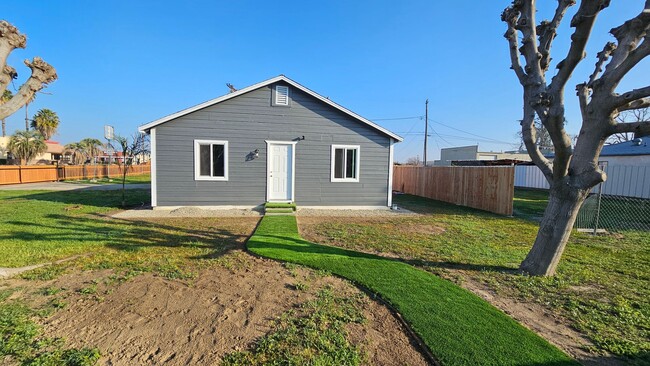 2034 1st St in Wasco, CA - Building Photo - Building Photo