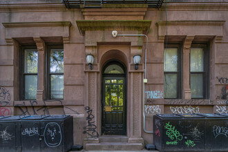 168-170 E 7th St in New York, NY - Foto de edificio - Building Photo