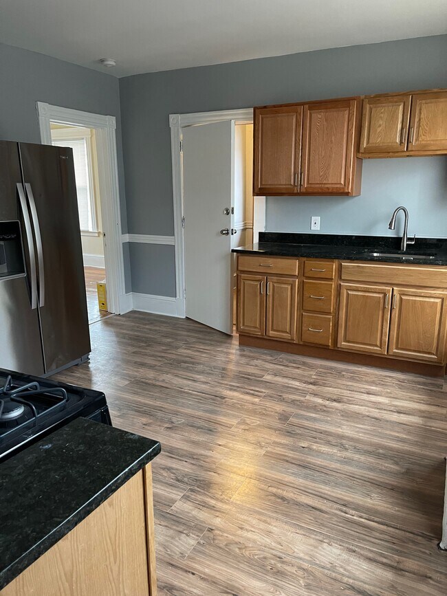 28 Sterling St Apartments and Nearby Hartford Apartments For Rent