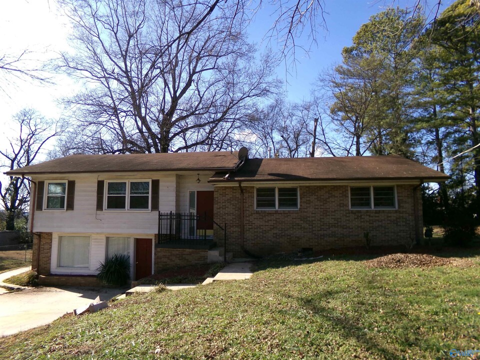 711 Killarney Dr NW in Huntsville, AL - Building Photo