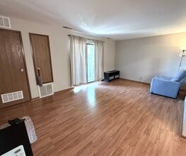 2258 Abbeywood Dr in Lisle, IL - Building Photo - Building Photo