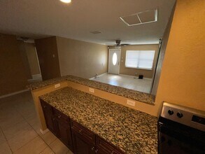 1650 W 12th Ct in West Palm Beach, FL - Building Photo - Building Photo