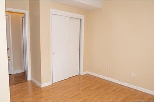90 Kane St, Unit A-7 in West Hartford, CT - Building Photo