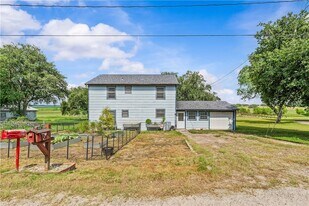 9505 County Rd 505 in Mathis, TX - Building Photo