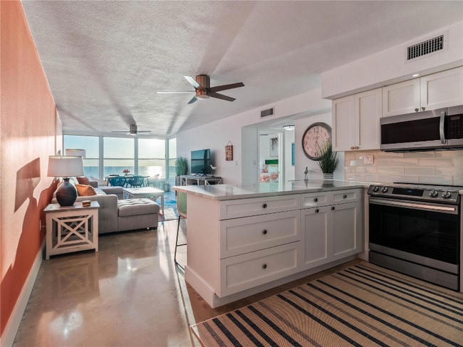 14800 Gulf Blvd in Madeira Beach, FL - Building Photo - Building Photo
