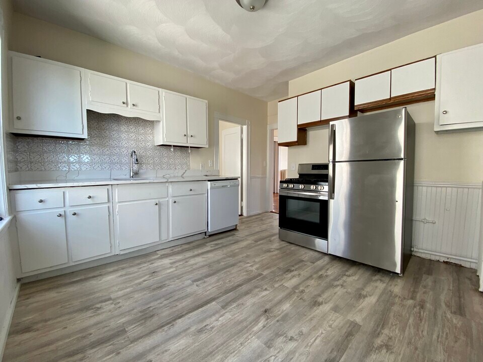 14 Belknap St, Unit 3 in Somerville, MA - Building Photo