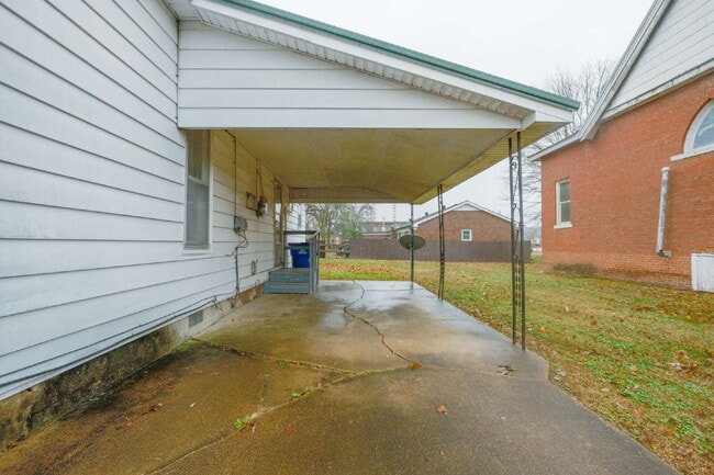 112 Moore St in Dresden, TN - Building Photo - Building Photo