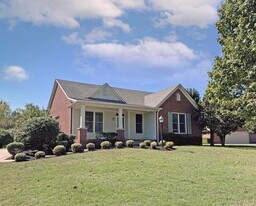 702 Mt Vernon Dr in Clarksville, TN - Building Photo