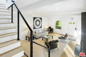 823 N Harper Ave in Los Angeles, CA - Building Photo - Building Photo