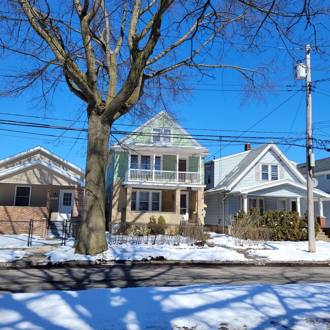 2412 Grand Ave in Niagara Falls, NY - Building Photo - Building Photo