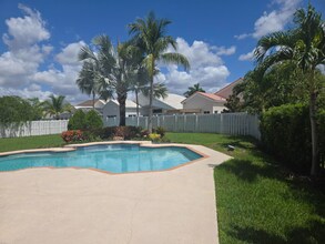 1055 Briar Ridge Rd in Weston, FL - Foto de edificio - Building Photo