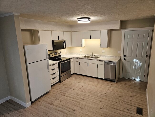 678 Young St in Franklin, IN - Building Photo - Building Photo