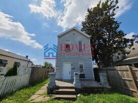 920 W Columbia St in Evansville, IN - Building Photo