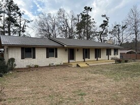 201 Vick St in Batesville, MS - Building Photo