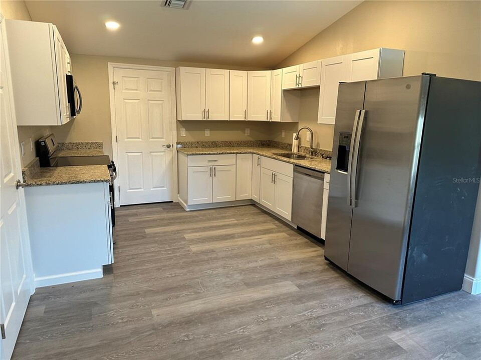 12491 Stimmel Ave in Port Charlotte, FL - Building Photo