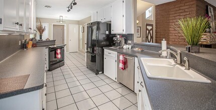 2303 Silver Sage Dr in Houston, TX - Building Photo - Building Photo