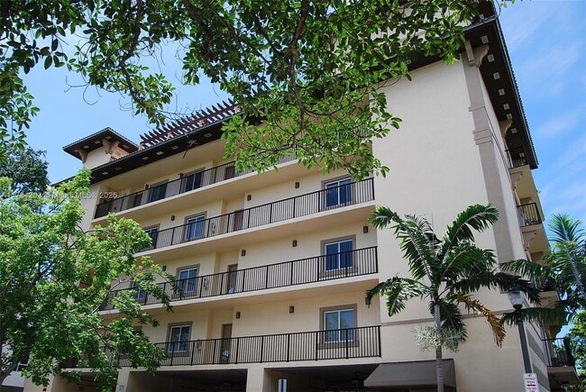 property at 909 SW 15th Ave