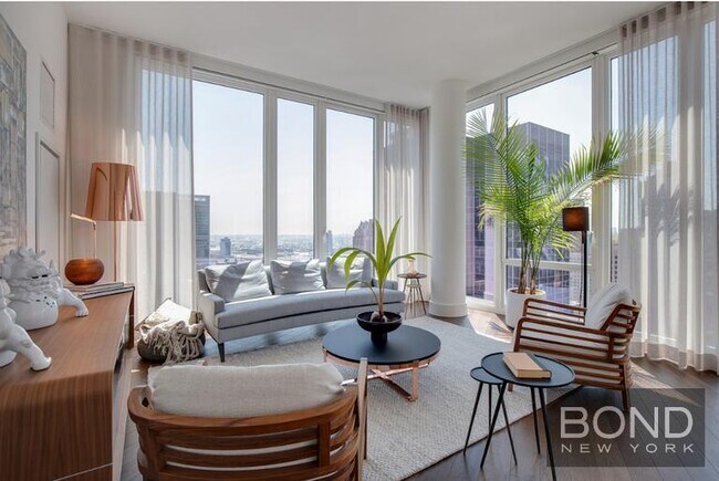 222 E 44th St in New York, NY - Building Photo - Building Photo