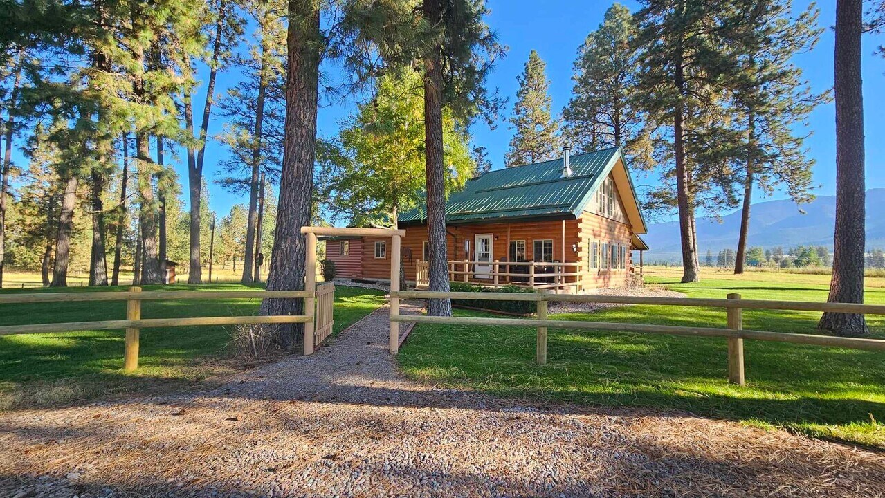 42986 Roullier Rd in Ronan, MT - Building Photo
