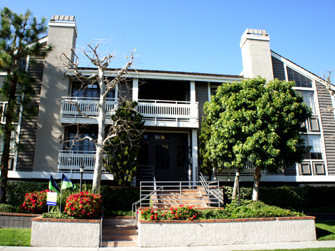 11955 Walnut Lane in Los Angeles, CA - Foto de edificio