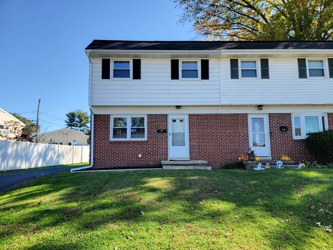 547 W Marion St in Lititz, PA - Building Photo - Building Photo