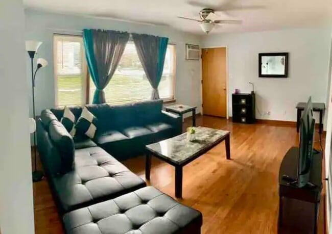 4423 Eberly Ave, Unit 1A in Brookfield, IL - Foto de edificio - Building Photo