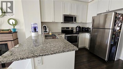 285 Equestrian Way in Cambridge, ON - Building Photo - Building Photo
