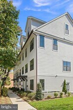 909 N Irving St in Arlington, VA - Foto de edificio - Building Photo