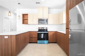 12 N Alexandrite Ave in Edinburg, TX - Building Photo - Building Photo