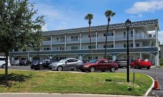 2380 World Pkwy Blvd in Clearwater, FL - Building Photo