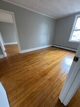 156 Main St, Unit 3 in Somers, CT - Foto de edificio - Building Photo