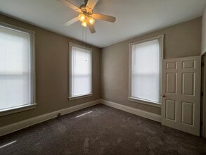 2349 Wheeler St, Unit 2 in Cincinnati, OH - Foto de edificio - Building Photo