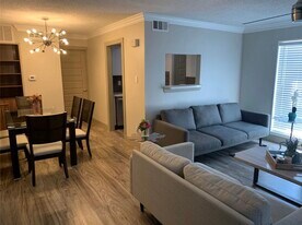 6402 Del Monte Dr in Houston, TX - Building Photo