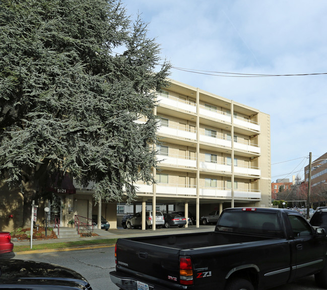 Sunset House Apartments in Seattle, WA - Building Photo - Building Photo