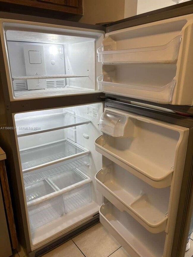 7955 SW 104th St in Miami, FL - Building Photo - Building Photo