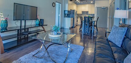 550 W Peachtree St NW in Atlanta, GA - Building Photo - Building Photo