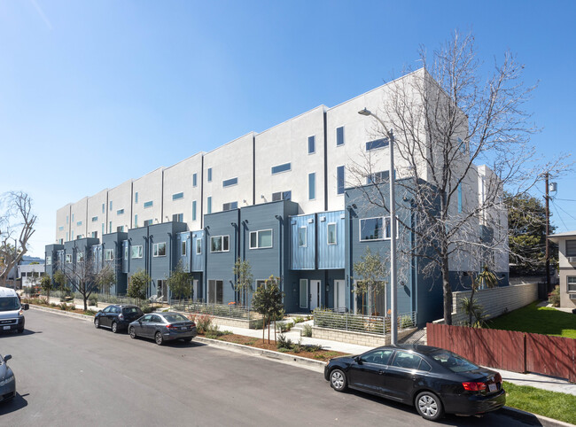 5617 N Strohm Ave in North Hollywood, CA - Foto de edificio - Building Photo