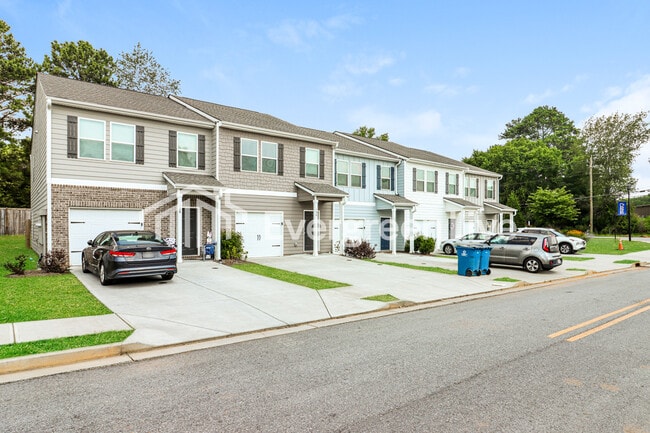 property at 104 Vlg Grn Dr NW