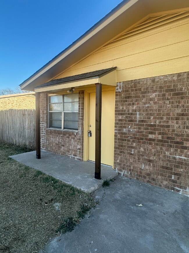 6407 28th St in Lubbock, TX - Foto de edificio - Building Photo