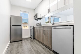 5005 August St in Los Angeles, CA - Foto de edificio - Building Photo