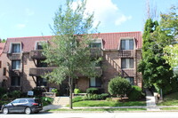 River Terrace Apartments in Milwaukee, WI - Foto de edificio - Building Photo