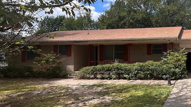 2609 Washington St in Commerce, TX - Building Photo