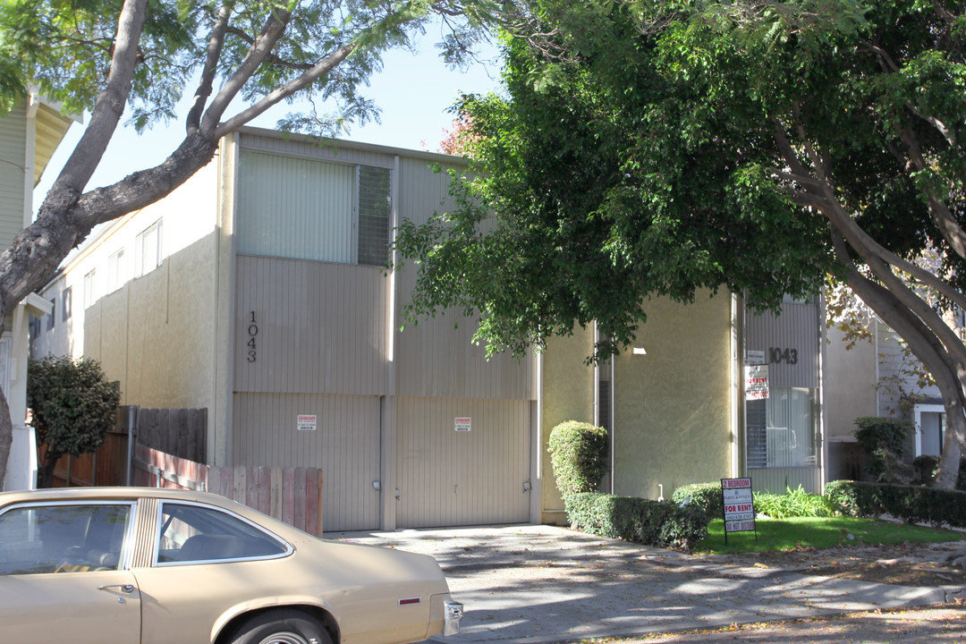 1043 Newport Ave in Long Beach, CA - Building Photo