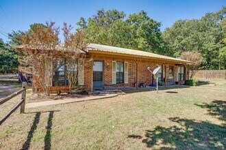 6532 Fall Creek Hwy in Granbury, TX - Building Photo - Building Photo