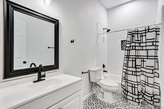 813 W 9th St, Unit 813 in Dallas, TX - Building Photo - Building Photo