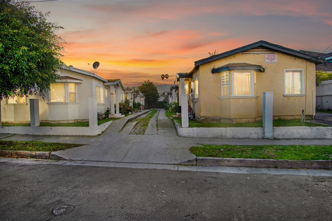 1715-1723 Sichel St in Los Angeles, CA - Building Photo - Building Photo