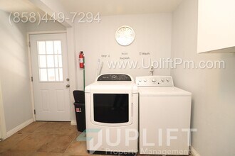 4025 Casita Way in San Diego, CA - Building Photo - Building Photo